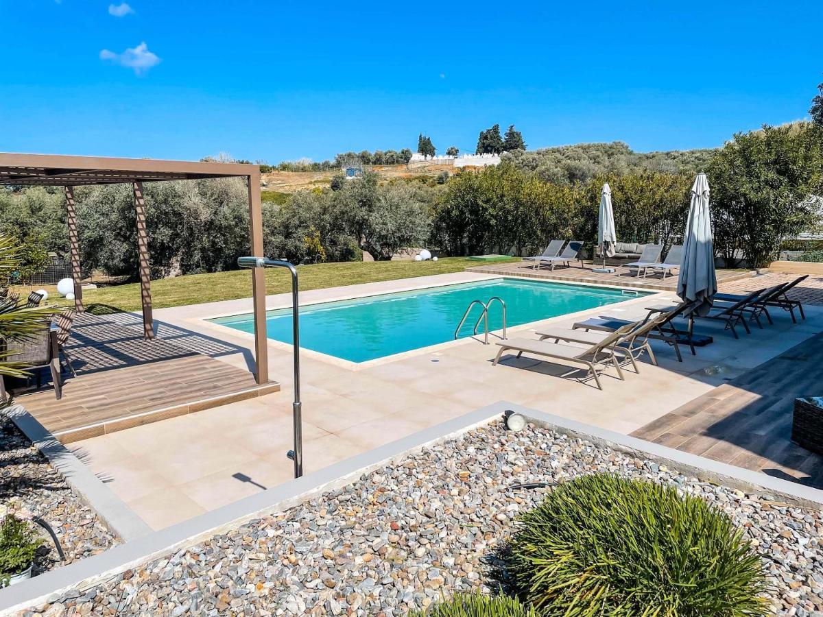 Villa Aelia I Modern & Ideal For Large Groups Galatás Exterior foto
