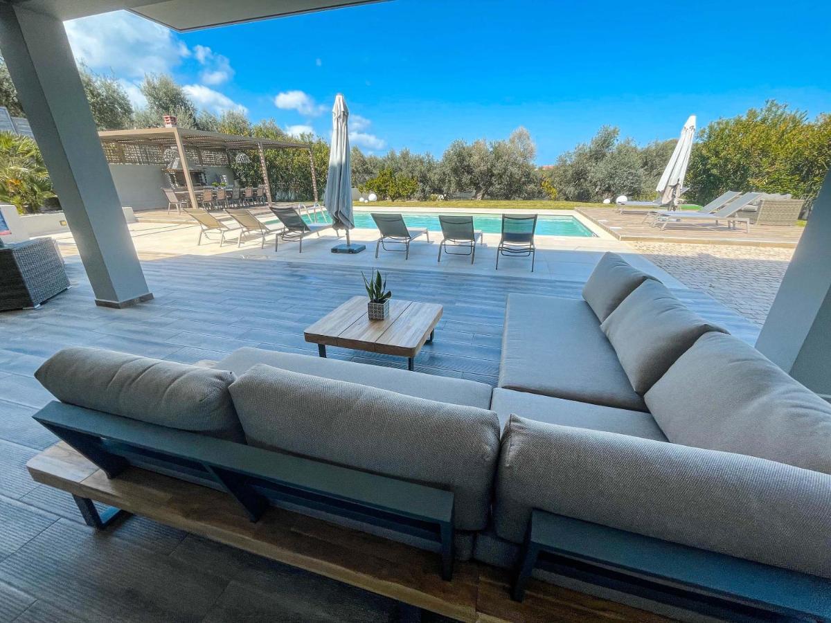 Villa Aelia I Modern & Ideal For Large Groups Galatás Exterior foto